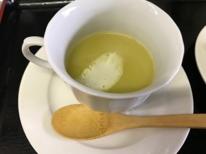 2021年11月5日　コースランチ　エンドウ豆のスープ